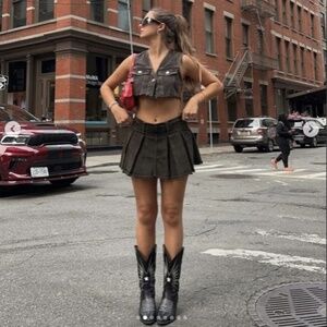 NWT BERSHKA Twill faded box pleat skort - size Medium